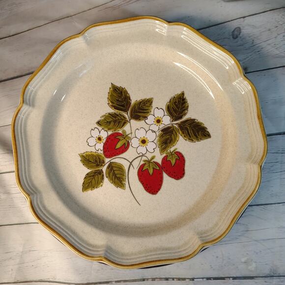 Vintage MIKASA Strawberry Festival 12 1/2" Round Chop Plate Platter Japan - Picture 1 of 8